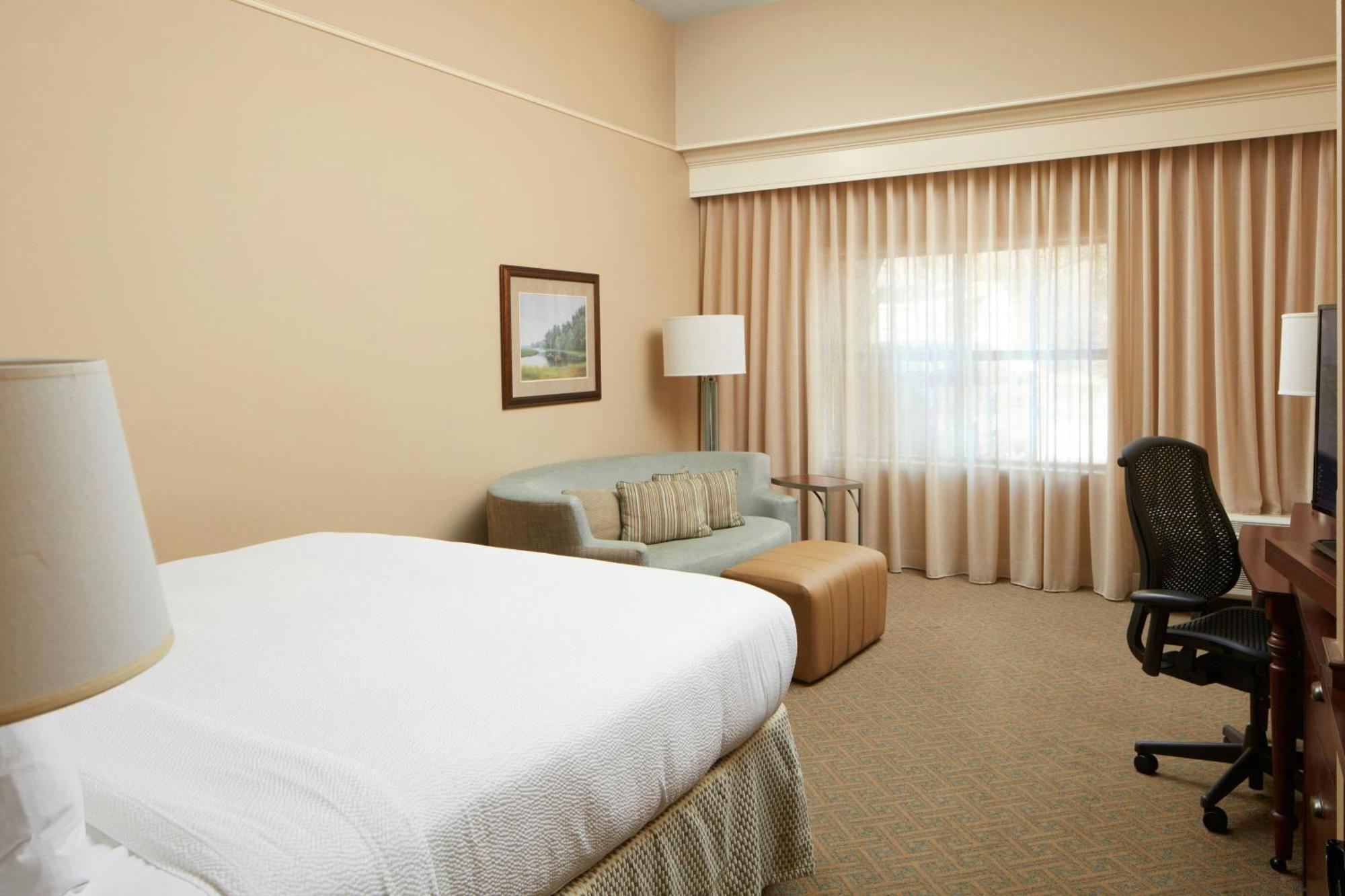 Courtyard Charleston Mount Pleasant Hotel Екстериор снимка